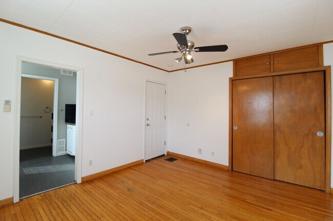 Foto del edificio - 1312 W 39th St