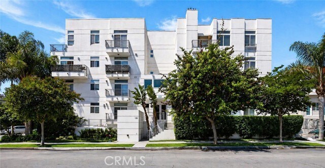 Foto del edificio - 401 N Serrano Ave