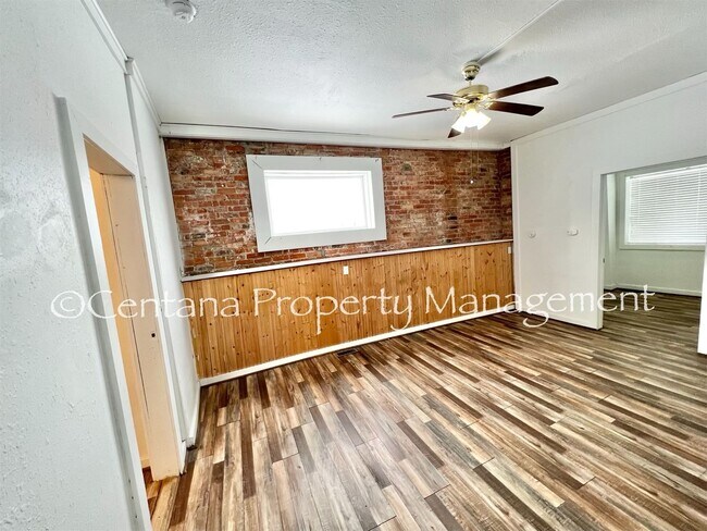 Foto del edificio - 2 bedroom on the main floor of a duplex on Main St!