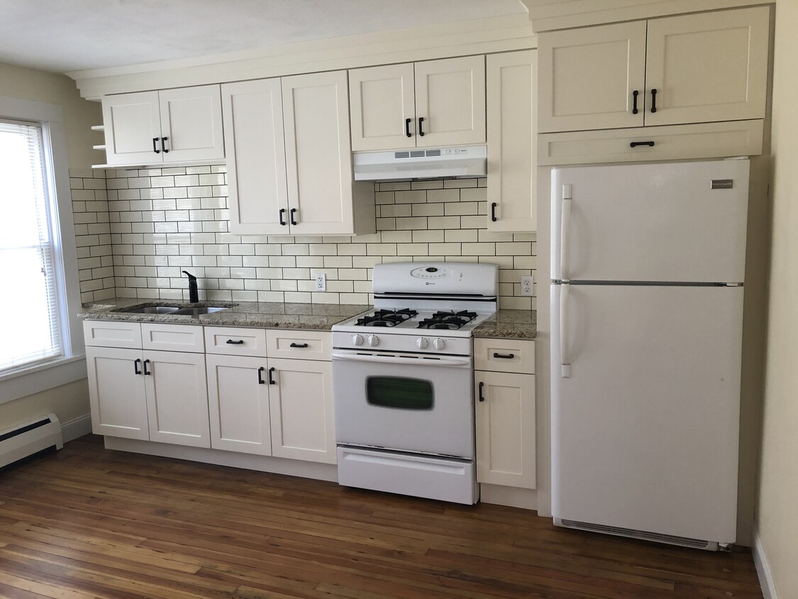 Kitchen - 80 Portland Ave