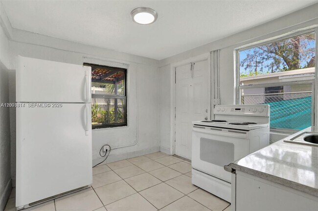 Foto del edificio - 2701 NW 18th Terrace