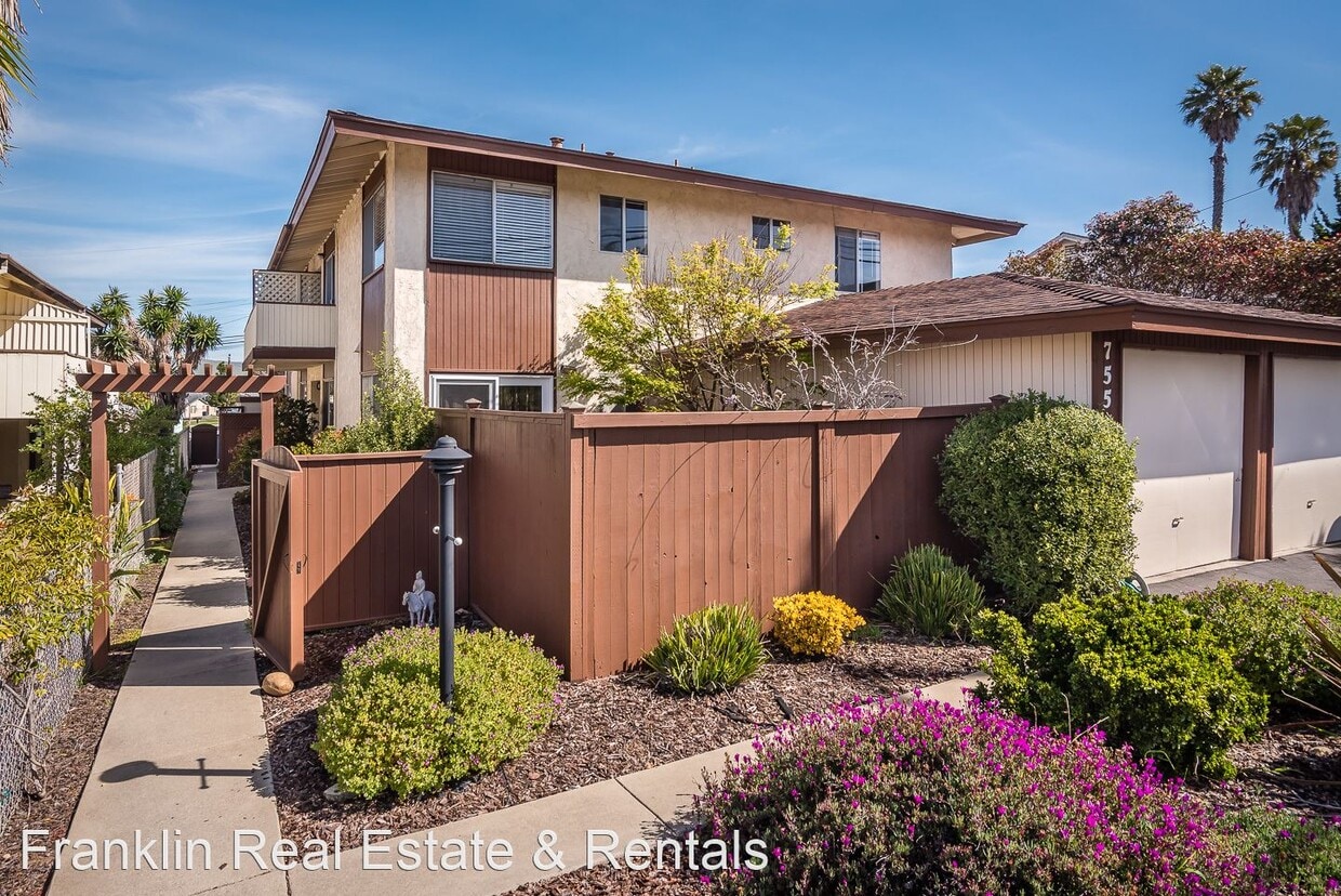 2 br, 1.5 bath House 755 Pacific Apt 3 House Rental in Morro Bay