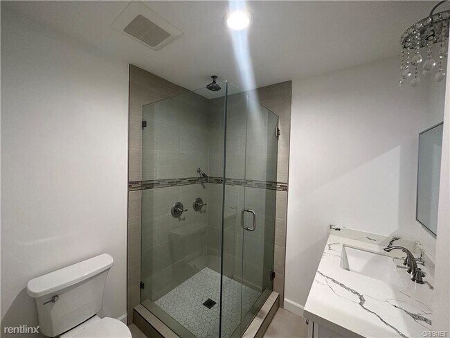 Foto del edificio - 3 br, 1 bath House - 7934 Broadleaf Ave