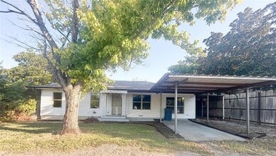 Building Photo - 913 W Main St