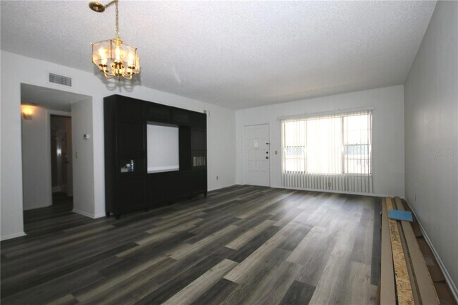 Foto del edificio - 2222 Americus Blvd N