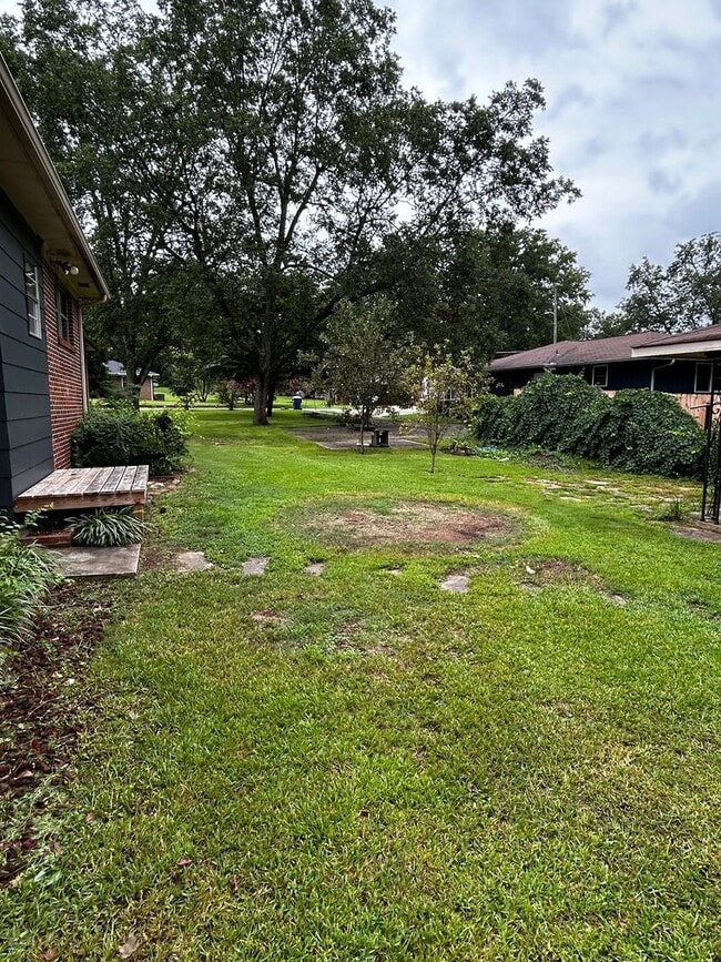 Building Photo - Spacious Home In Oxford