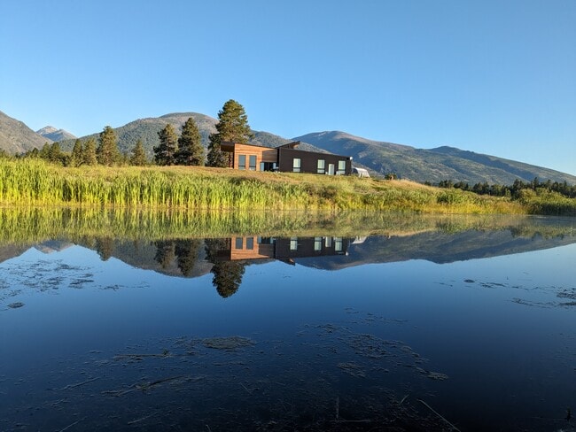 Foto del edificio - 5052 Hoblitt Ln