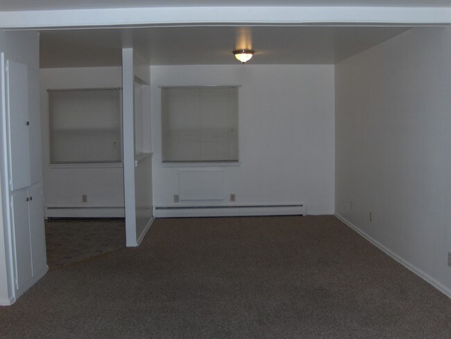 Building Photo - 3024-3050 W Iona Ter