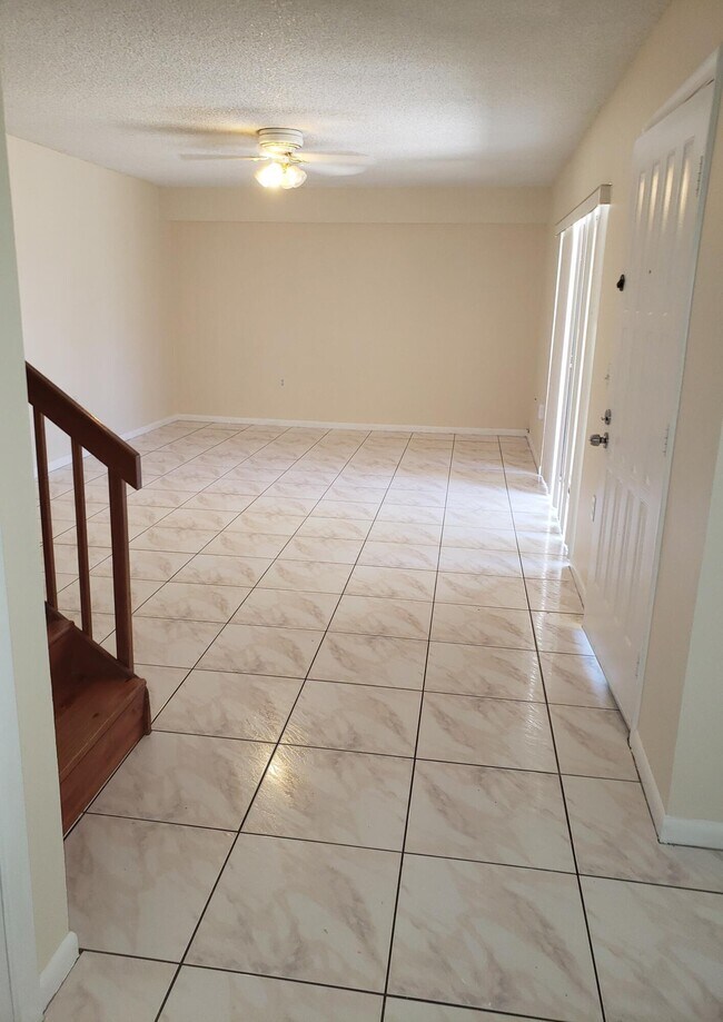 Building Photo - 1612 16th Way