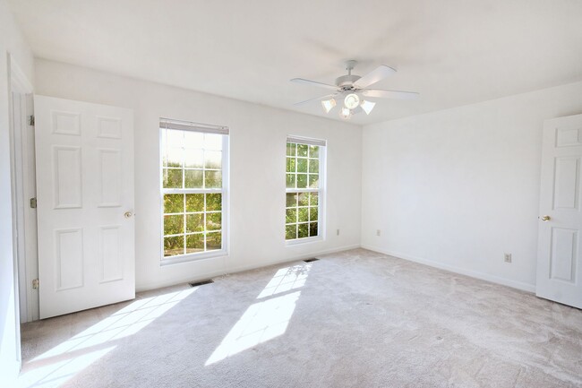 Foto del edificio - 119 Waterbury Ct