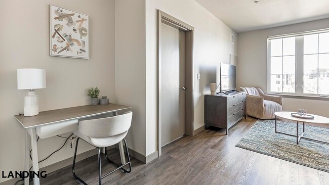 Building Photo - 1850 NW Front Ave