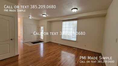 Building Photo - 3042 E Somerset Dr