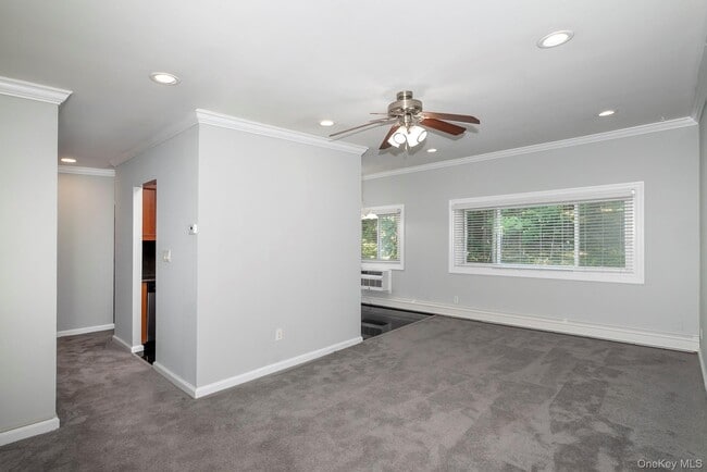 Building Photo - 427 Main St