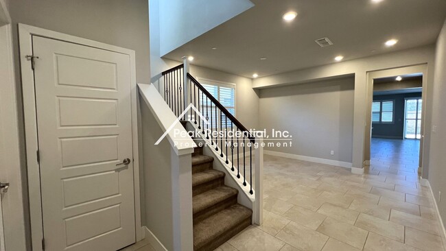 Foto del edificio - Spacious 4-bedroom home in Natomas with cl...