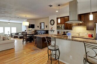 Building Photo - 5706 Cornish St