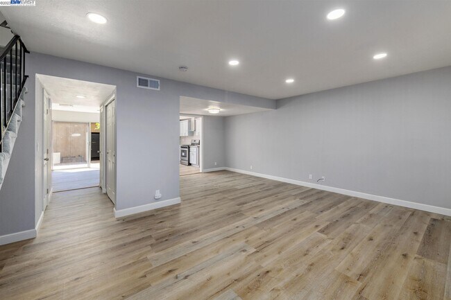 Building Photo - 2386 Lava Dr