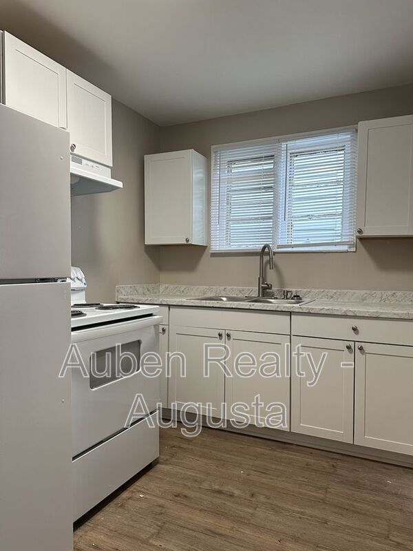 Foto principal - 1712 Central Ave