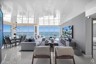 Building Photo - 16425 Collins Ave