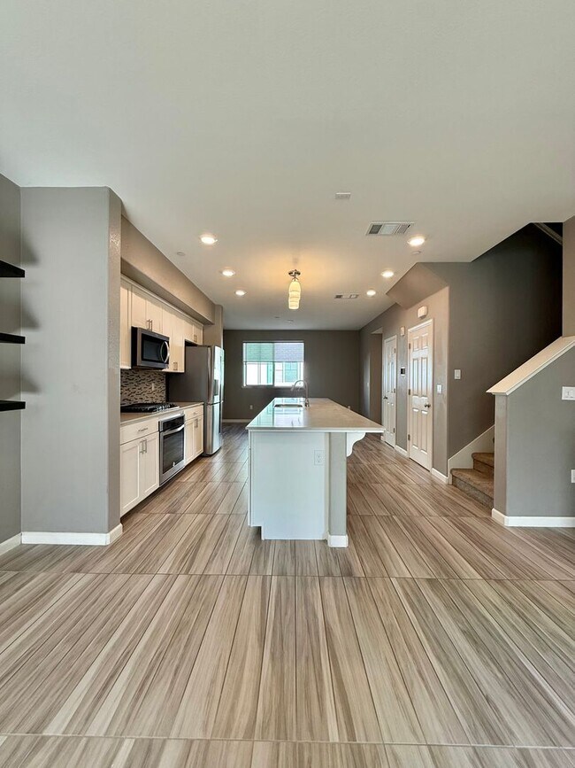 Foto del edificio - Beautiful 4 Bedroom, 3.5 Bathroom Home in Desirable Communication Hills