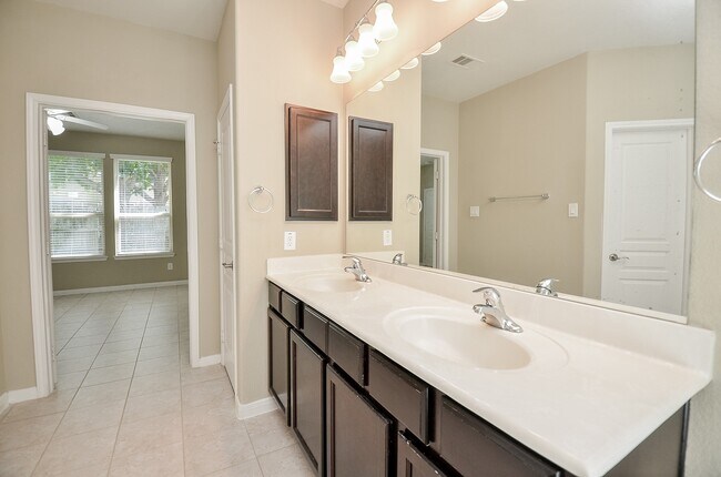 Foto del edificio - 6418 Burgess Heights Ln