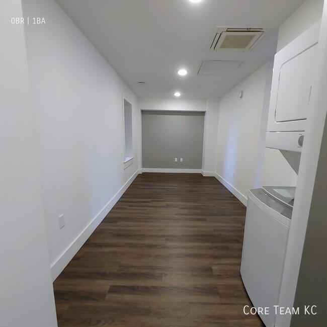 Building Photo - One bedroom in Midtown!