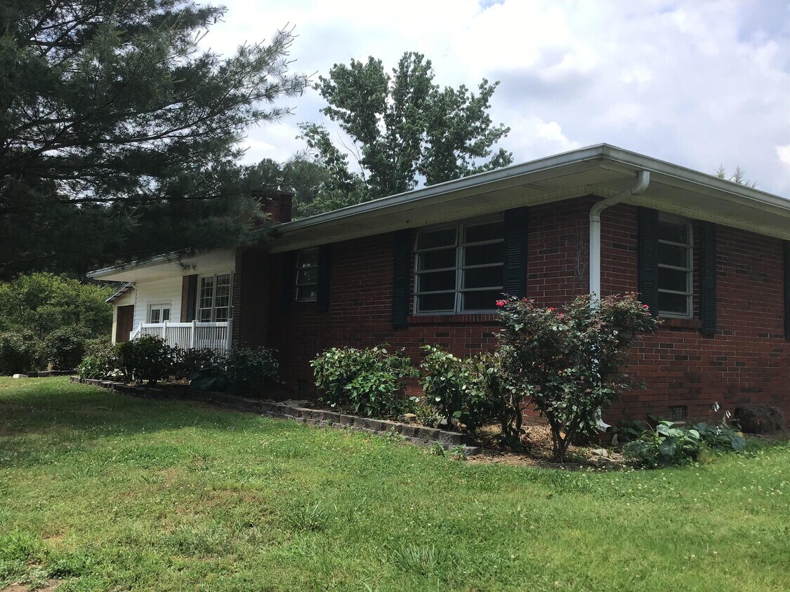 Primary Photo - 495 Smyrna Church Rd