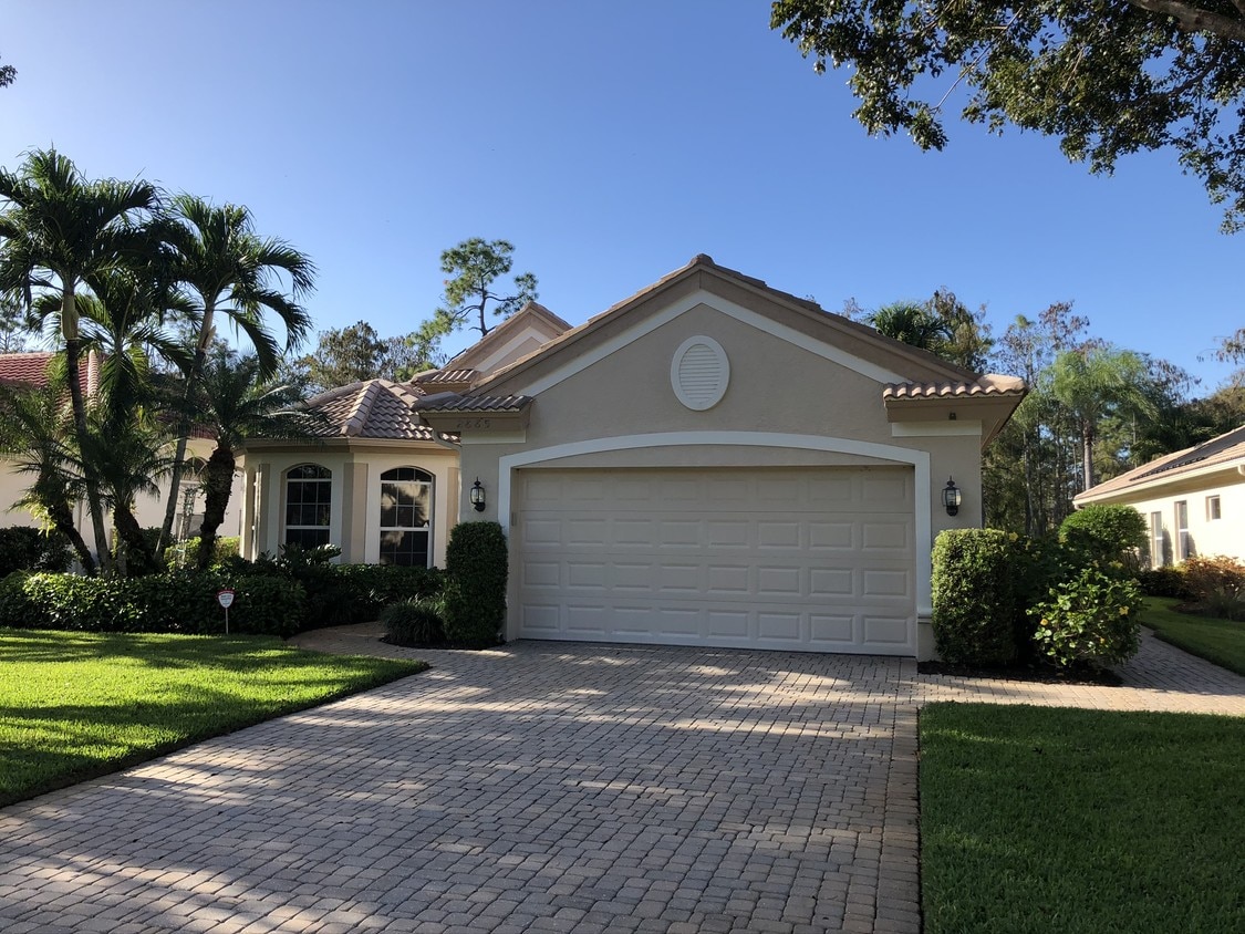 2885 Lone Pine Ln, Naples, FL 34119 House Rental in Naples, FL