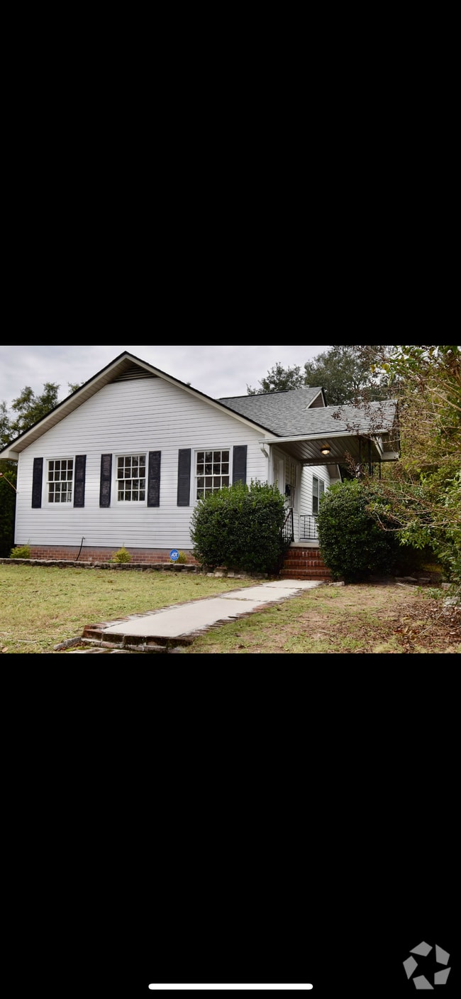 Palmetto Gardens Apartments for Rent with Hardwood Floors North