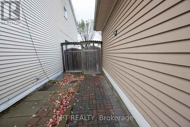 Building Photo - 27 Rockcress Gardens