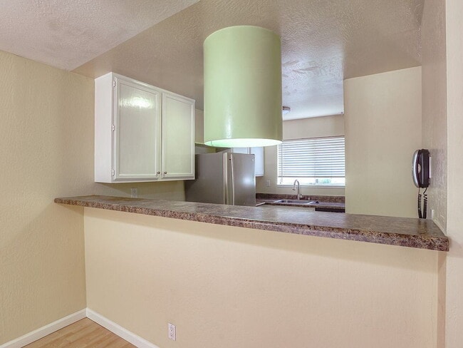 Foto del edificio - "Charming 2-Bed, 2-Bath Menlo Park Retreat...