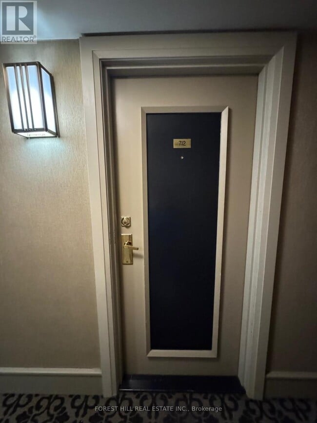 Photo du bâtiment - 909 Bay St.