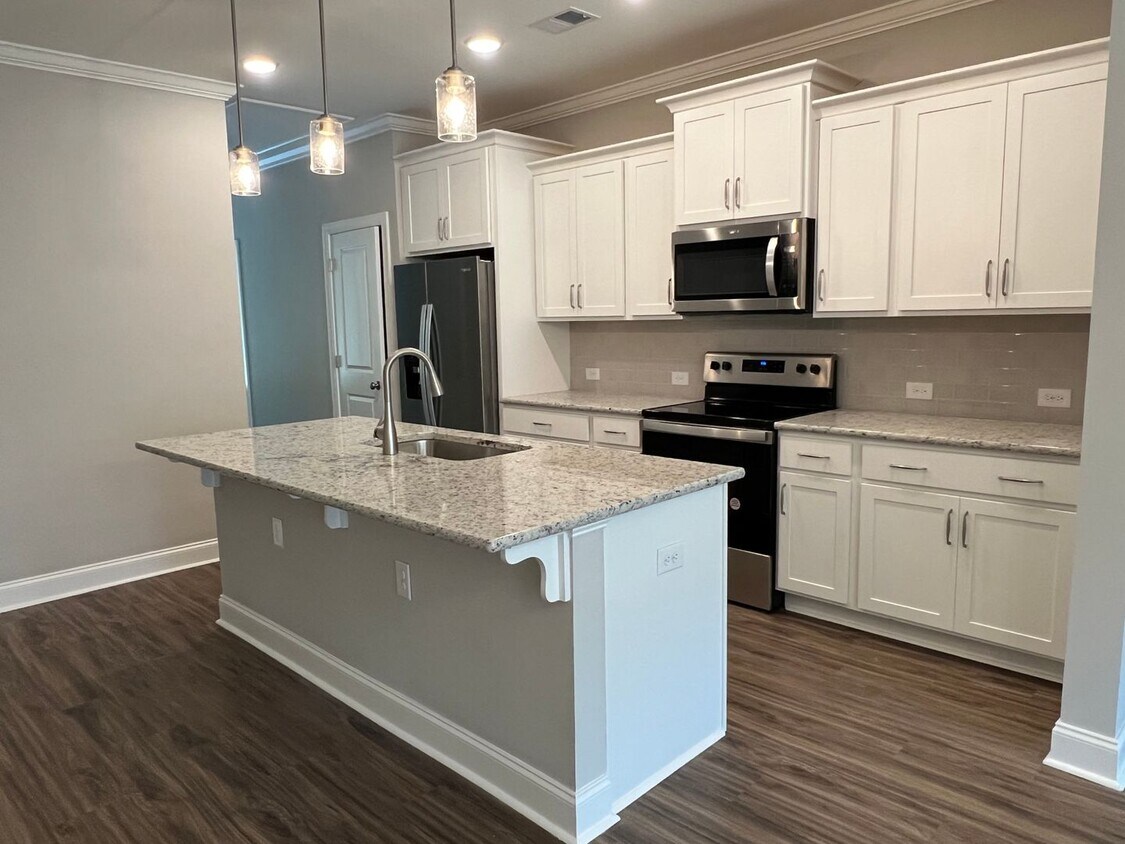 Foto principal - New Construction 3BR Townhouse in Washingt...