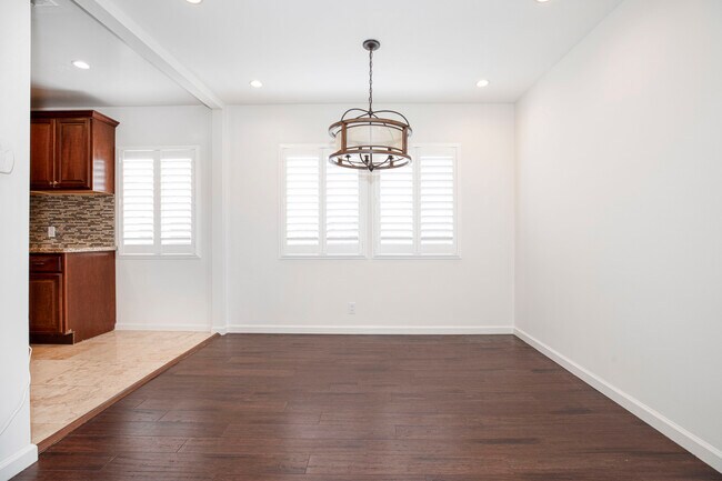 Building Photo - 22020 Saticoy St