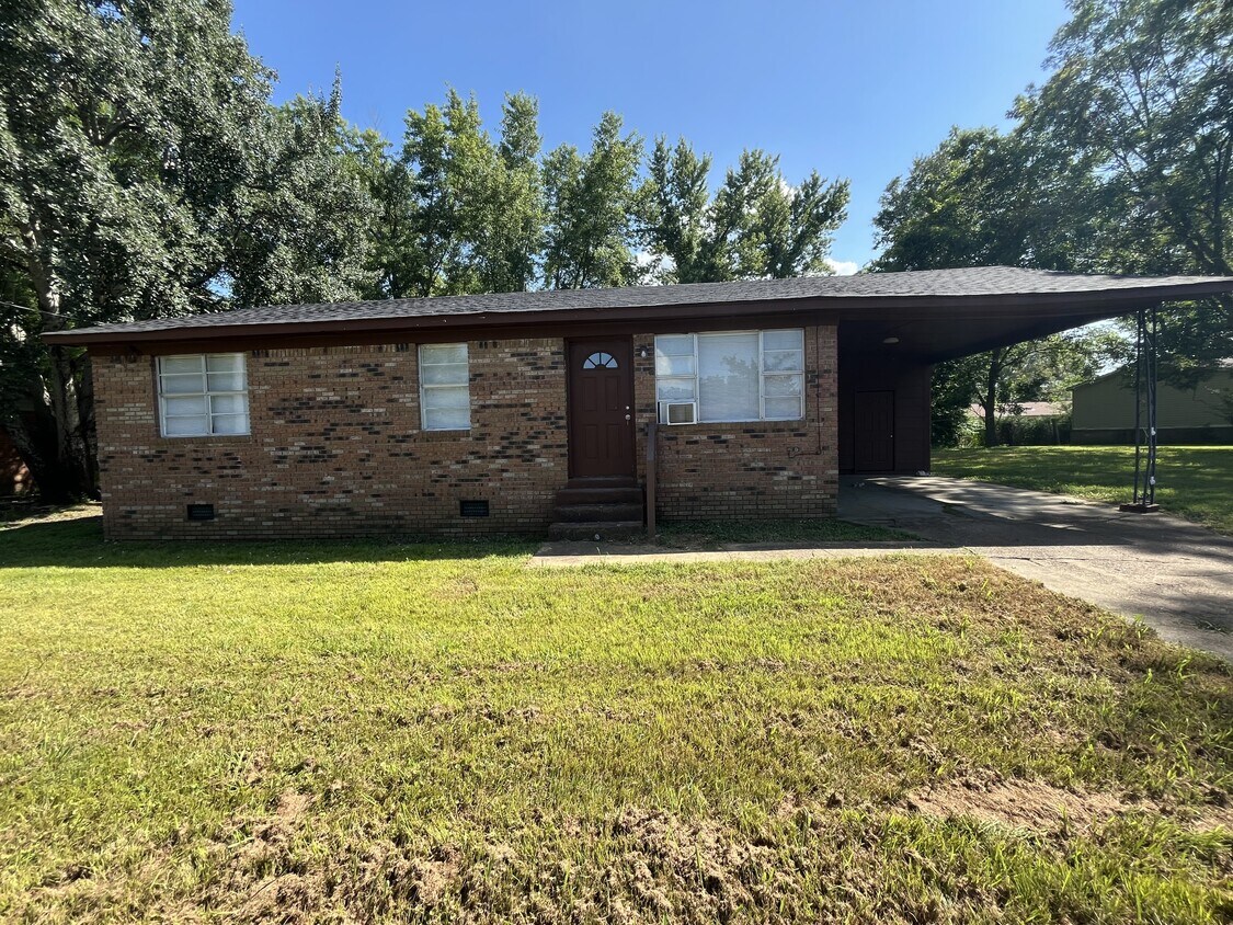 Foto principal - 1217 Forrest Mann Cir