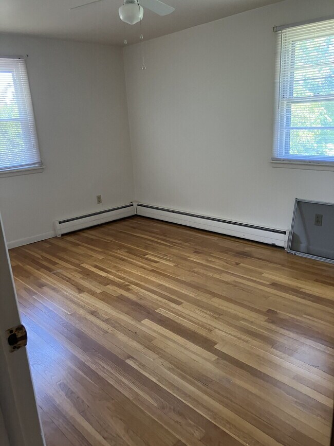 Foto del edificio - 3 bedroom 1900 sq ft house for rent in Fai...
