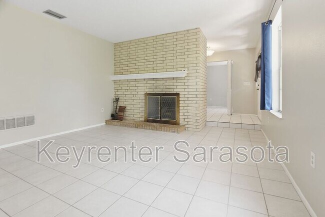 Foto del edificio - 5645 N Tuttle Ave