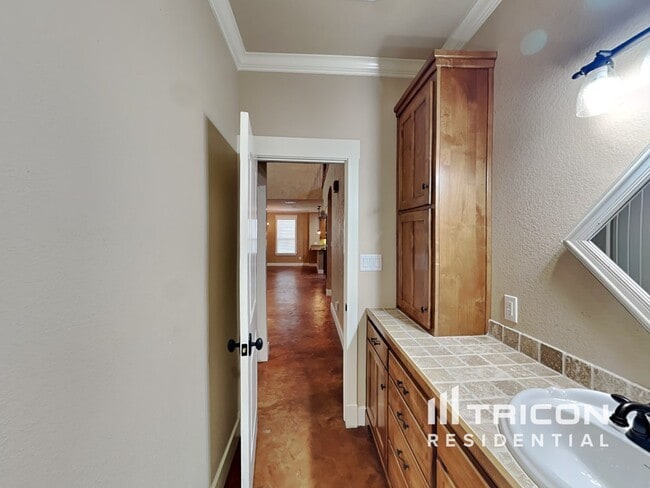 Building Photo - 1312 Miles Ct