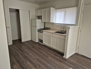 Building Photo - Arrowhead