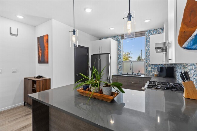 Foto del edificio - 9211 15th Ave SW