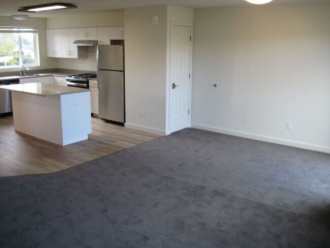 Foto del edificio - Spacious 3 Bed, 2 Bath, 1250 Square Foot A...