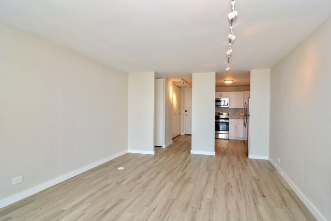 Living Room - 1660 N LaSalle Dr