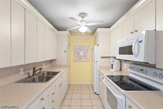 Building Photo - 555 Park Shore Dr