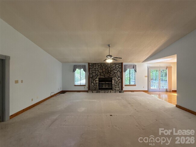 Foto del edificio - 13930 Idlewild Rd