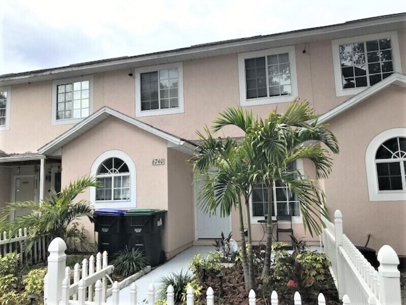 Primary Photo - 6740 Magnolia Pointe Cir