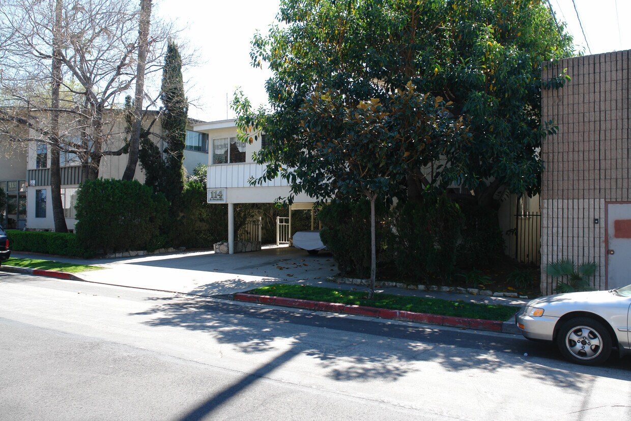 Foto del edificio - 114 E Palmer Ave