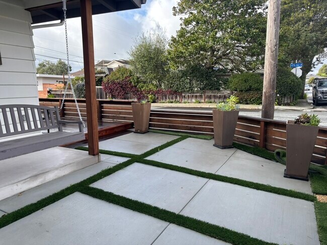 Jardín delantero - 4710 Jewel St