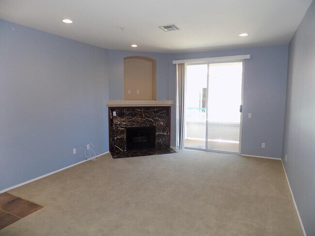 Foto del edificio - Beautiful Rancho San Diego Condo In Reming...