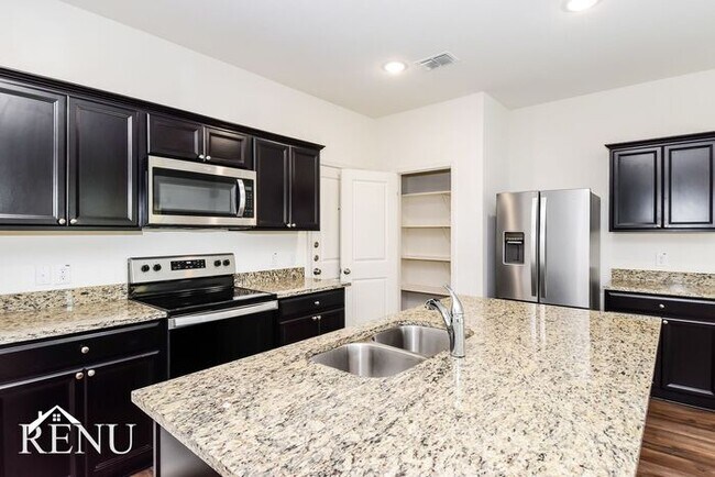 Building Photo - 6005 Mojave Dr