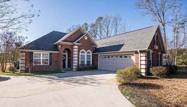 Building Photo - 2025 Hobbit Way