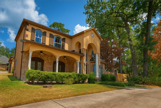Building Photo - 20018 Pinehurst Trail Dr